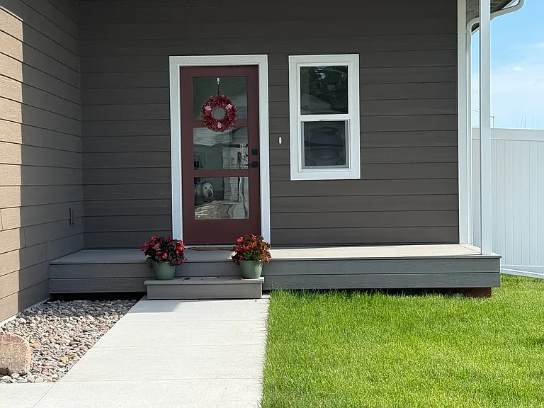 502 Pheasant Ln — Photo 2