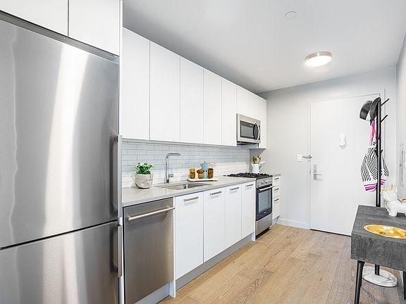 3rd image of 751 E 6th St APT 9G