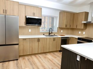 22111 Victory Blvd, Canoga Park, CA 91303