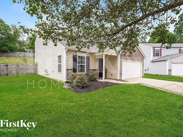 520 Martha Ct — Photo 2