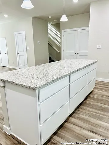 21518 James Charles — Photo 12