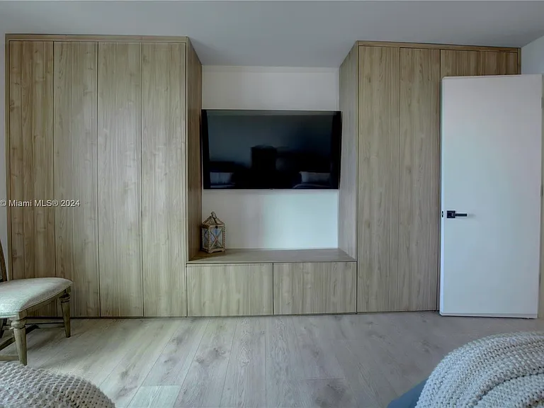 1121 Crandon Blvd #D1201 — Photo 32