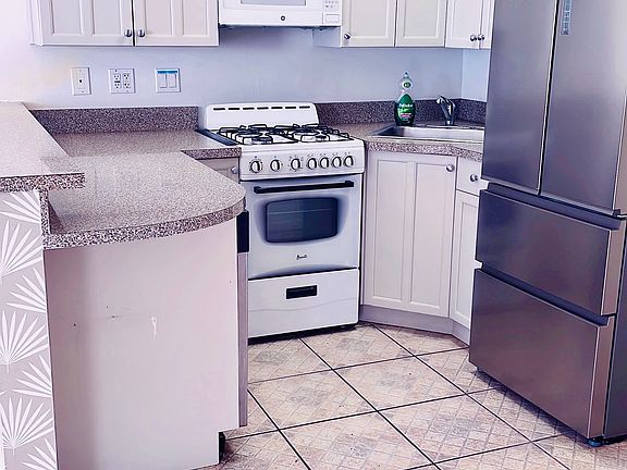 4th image of 10-43 48th Ave #2