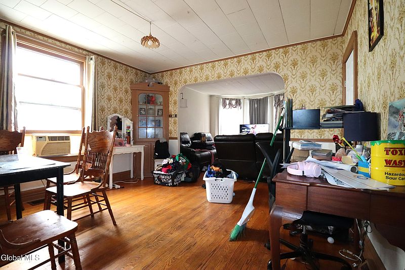 2nd image of 124 Degraff Street