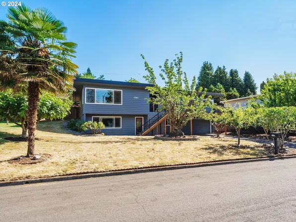 1301 NW 52nd St, Vancouver, WA 98663