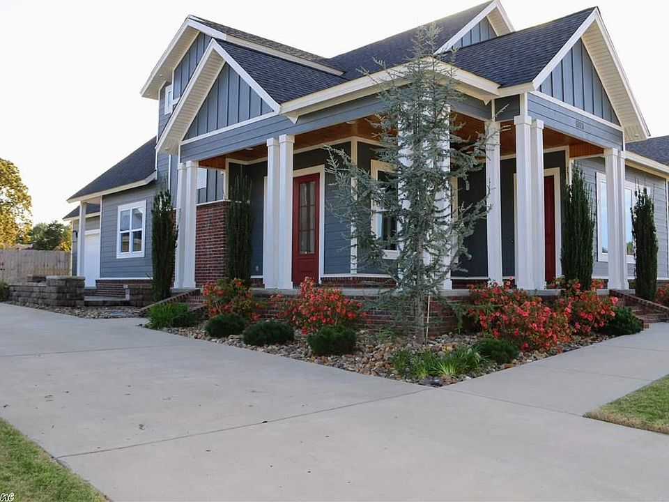 1st image of 1065 Essex Dr