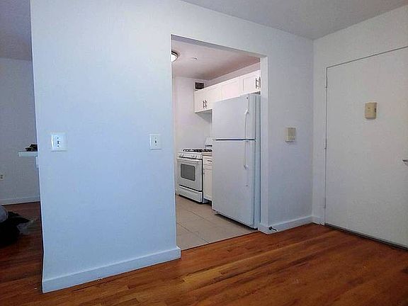 3rd image of 130 W 112th St #4G