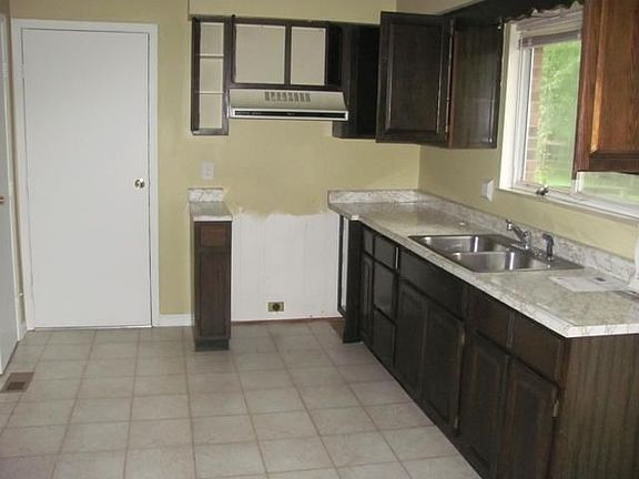 4th image of 1235 Anthony Ln