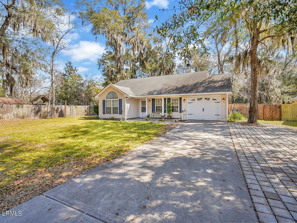 1st image of 5 Spanish Moss Rd