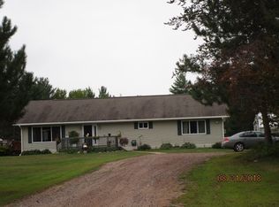 W8996 Peterson Dr, Iron Mountain, MI 49801