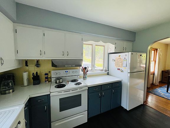 Kitchen features new energy-efficient refrigerator.