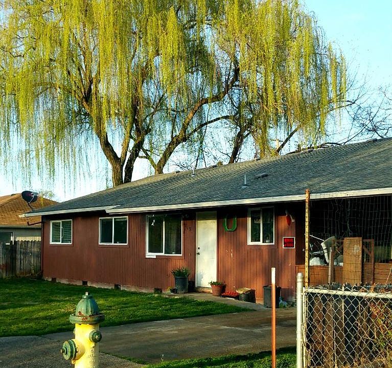 2nd image of 219 Benson St
