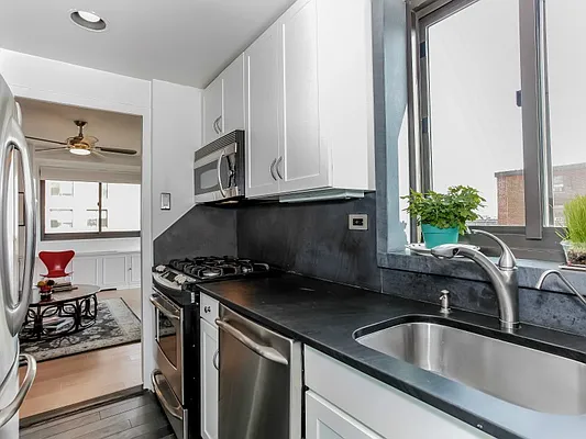 Sold by Sotheby's International Realty | media 16