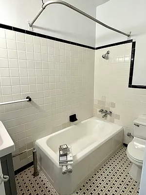 Rented by Amorelli Realty | media 5