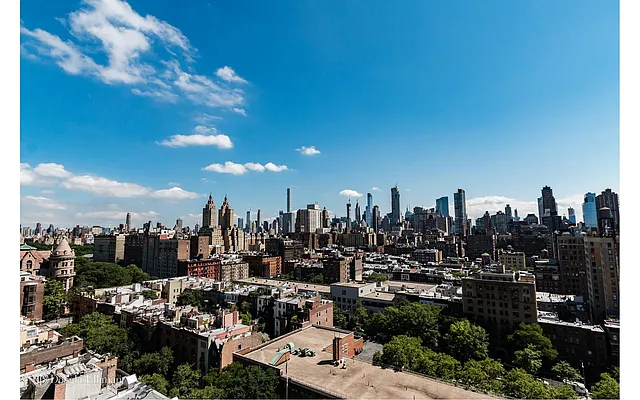 Sold by Douglas Elliman | media 29