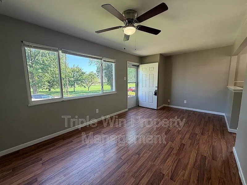2 bed, 1.0 bath, 759 sqft, $1,190 — Photo 2
