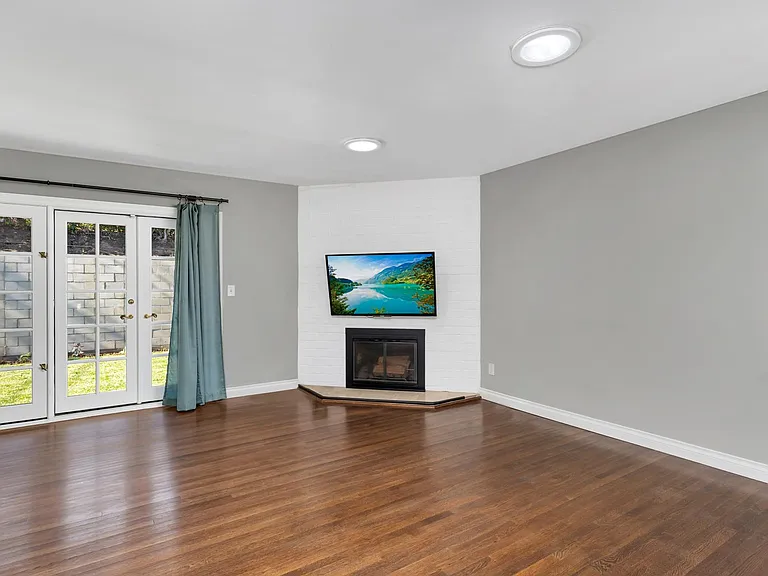 5601 Ostrom Ave — Photo 4