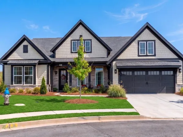 426 Clear Lake Pkwy, Hoschton, GA 30548