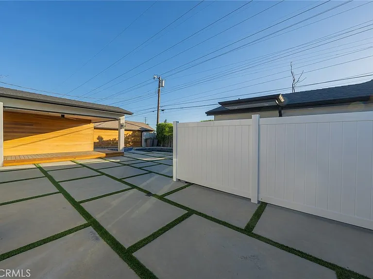 7719 Rhodes Ave — Photo 9