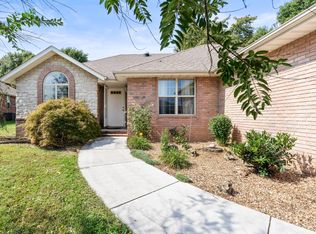 513 S Pepperhill Dr, Nixa, MO 65714