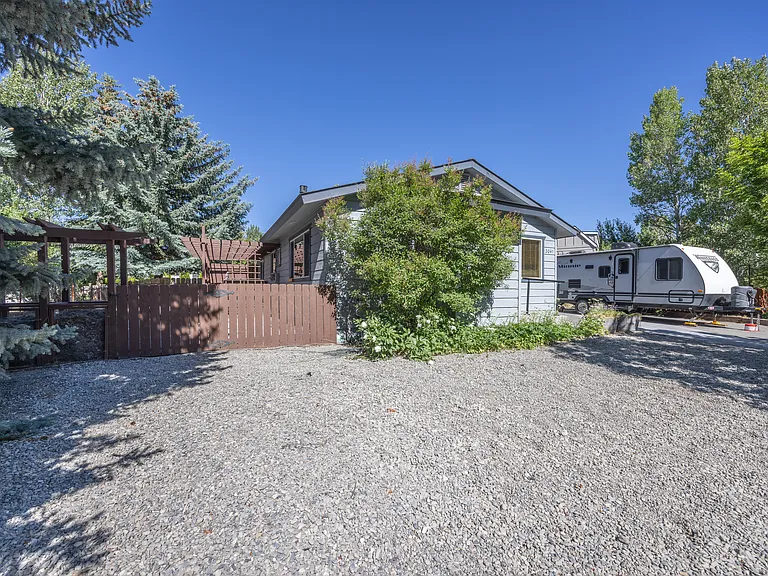 Low maintenance side yard
