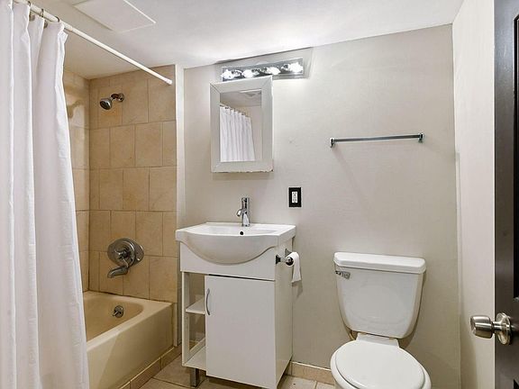 4th image of 3116 Harriet Ave #1
