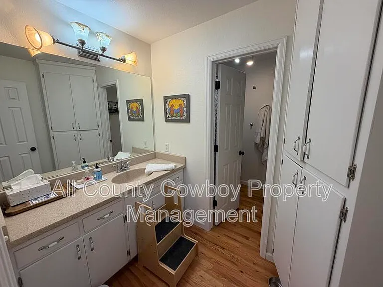 328 Stuart St — Photo 9
