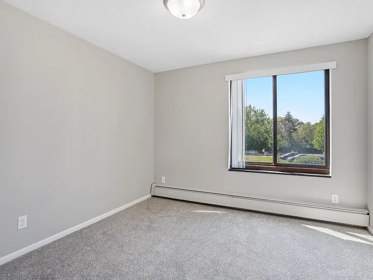 Interlachen Court — Photo 19