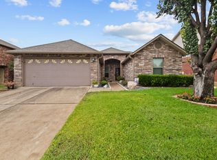 5268 Dillon Cir, Haltom City, TX 76137