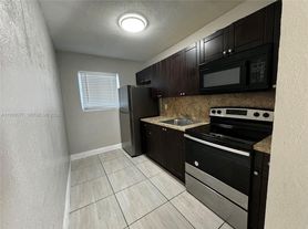 1940 Washington Ave, Opa Locka, FL