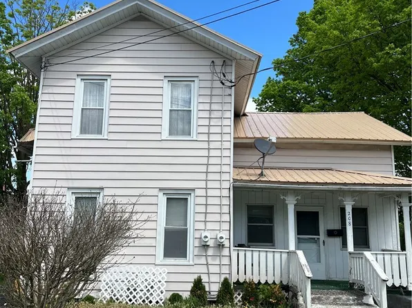 208 Van Buren St, Newark, NY 14513