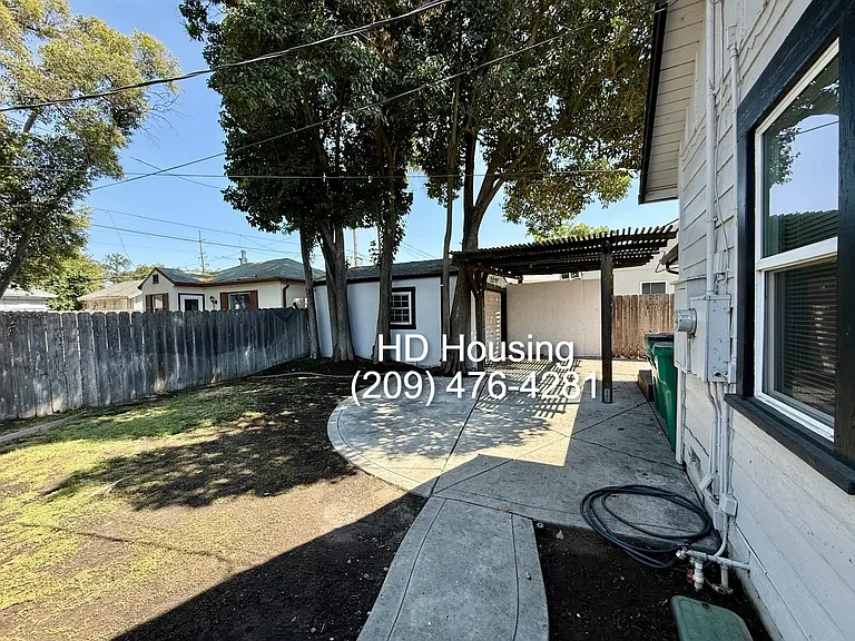 1832 N Berkeley Ave — Photo 14