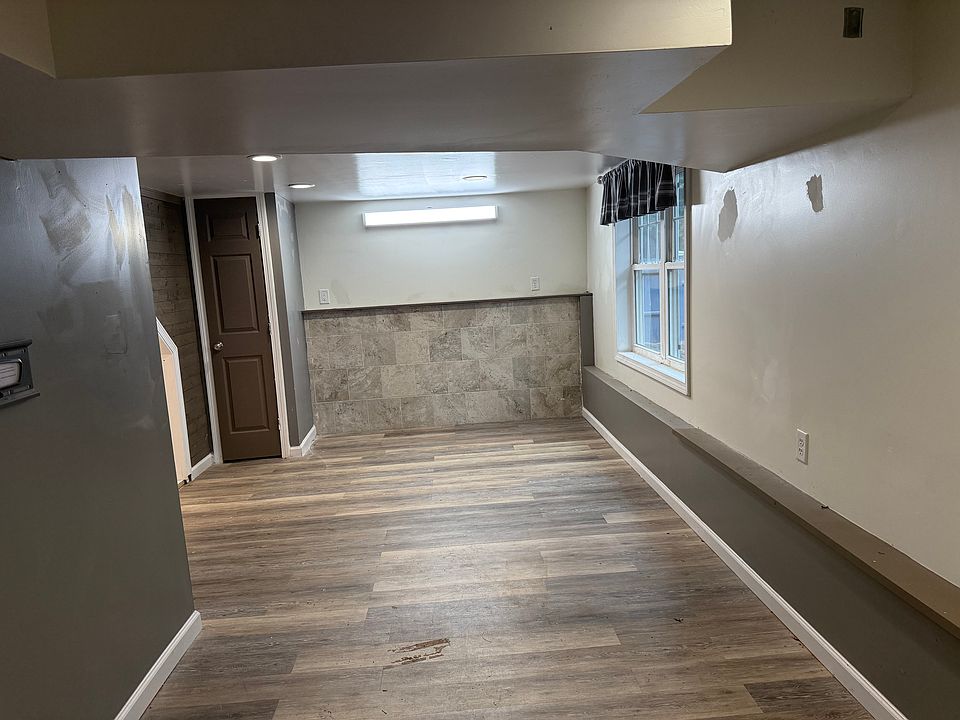 1st image of 115 Thorniley St #5