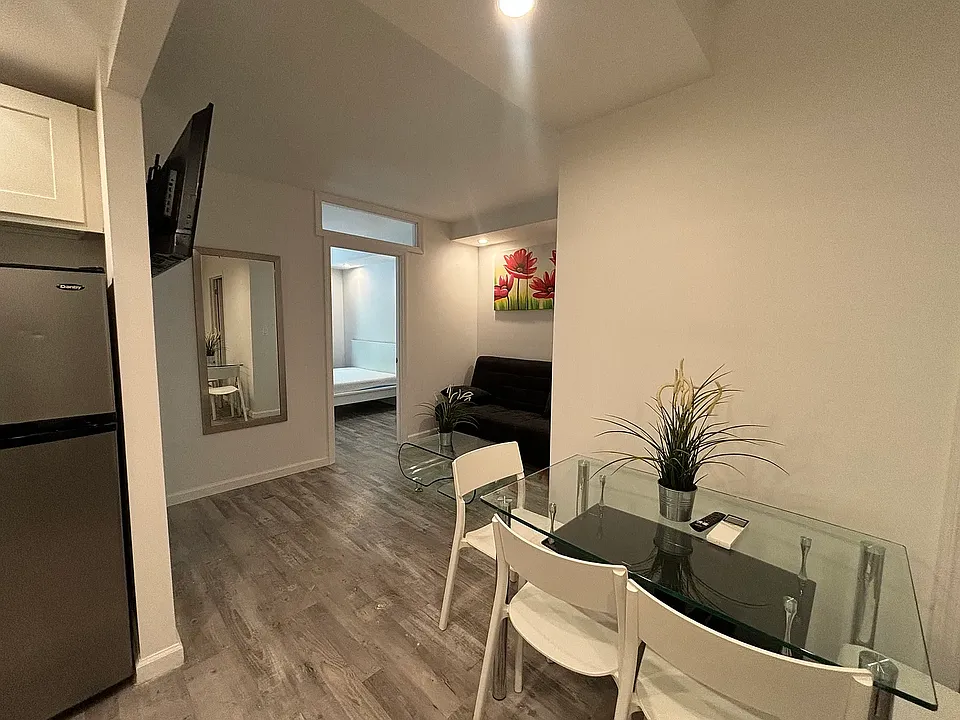 433 W 53rd St #1A