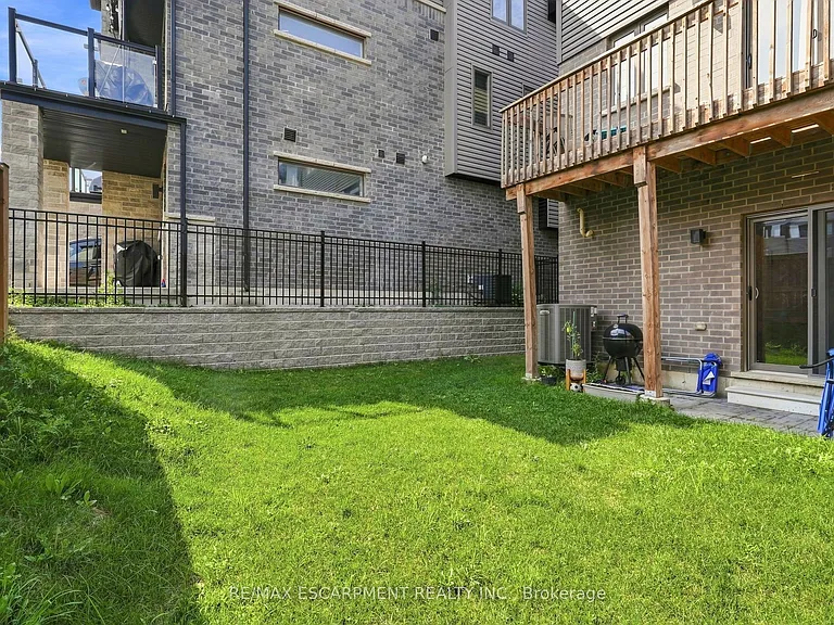 4870 Connor Dr — Photo 33