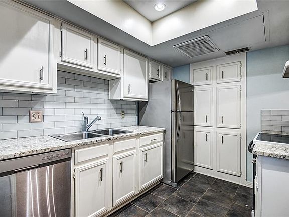 2nd image of 6445 Oriole Dr