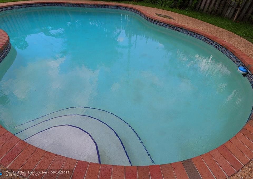 1st image of 1001 SW 70th Way