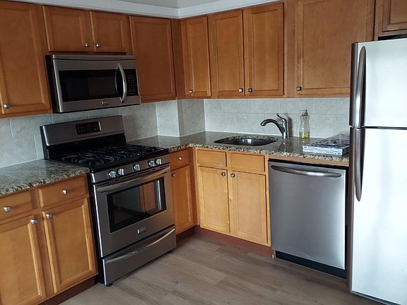 4th image of 75 Weed Ave