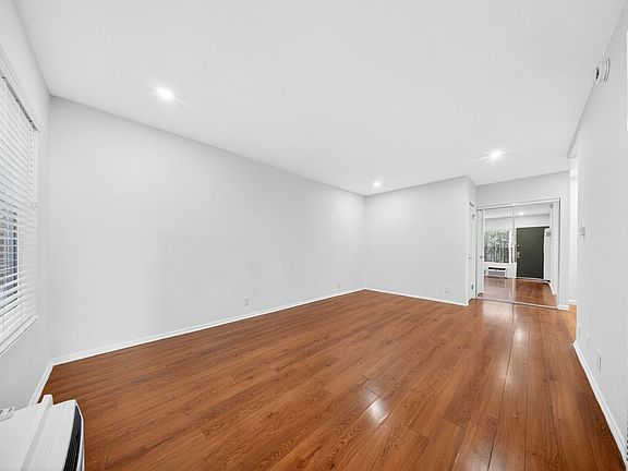 4th image of 2015-2021 Chariton St #11621-3