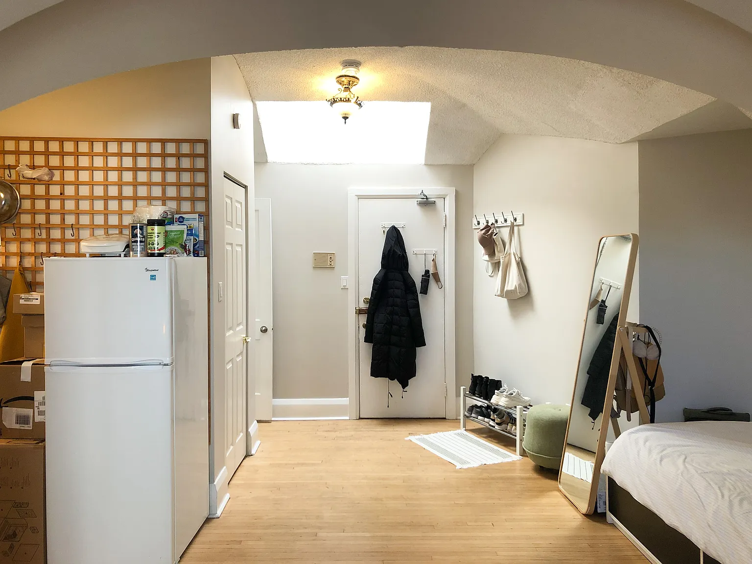 Studio, 400 sqft, $1,895 — Photo 1