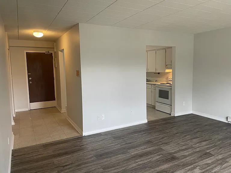 9055 Wyandotte St E — Photo 8