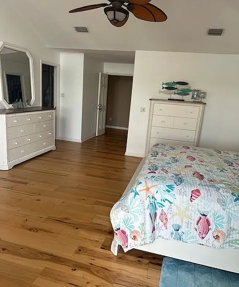 1405 S Riverside Dr — Photo 13