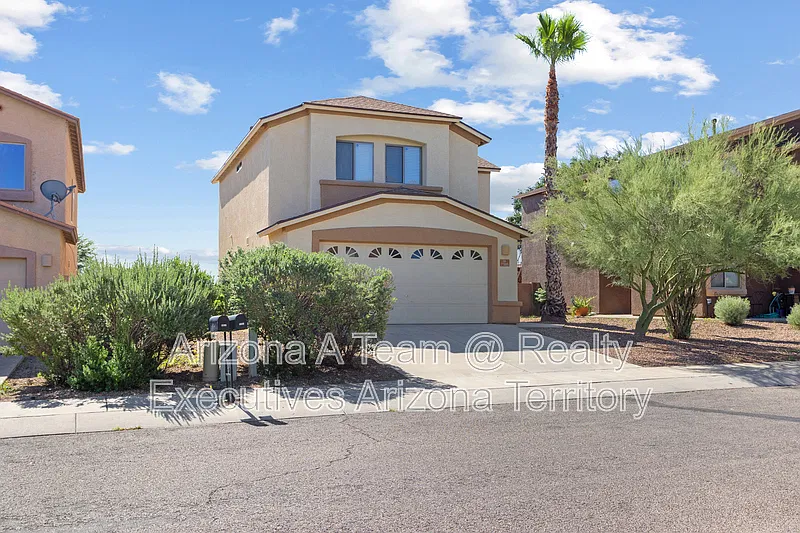 4 bed, 2.5 bath, 1535 sqft, $1,945 — Photo 1