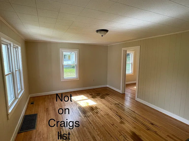 2412 Sinking Creek Rd — Photo 3