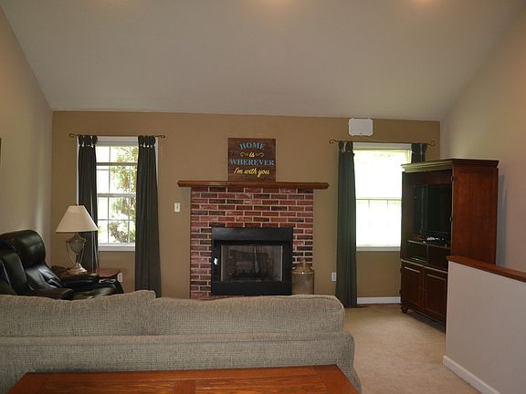 Great room, vaulted ceiling