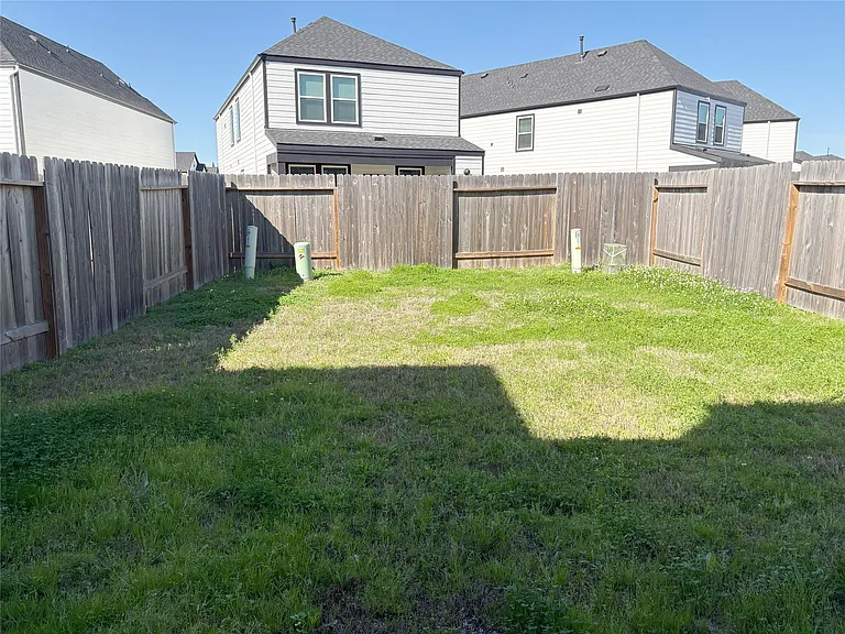 2913 Crown Gate Dr — Photo 25