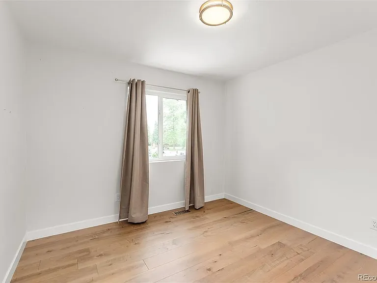 1720 Grape Ave — Photo 14