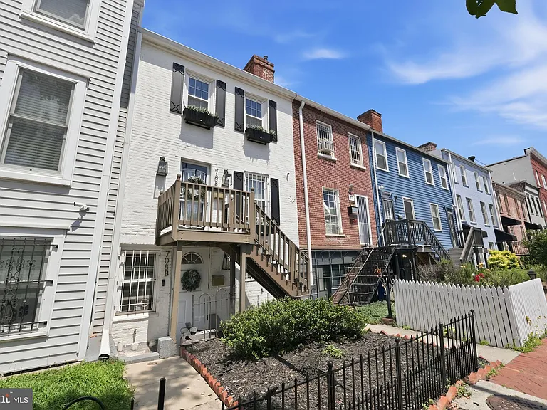 708 I St SE #B — Photo 2