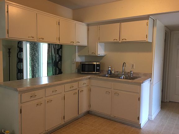 4th image of 1108 Carissa Dr