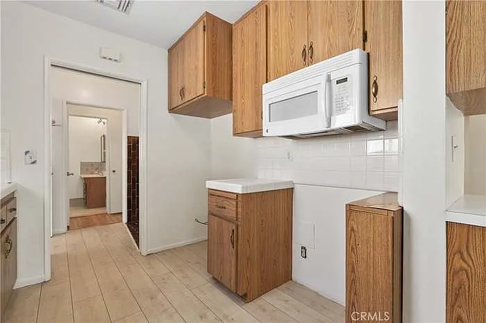 10025 Burnet Ave — Photo 11